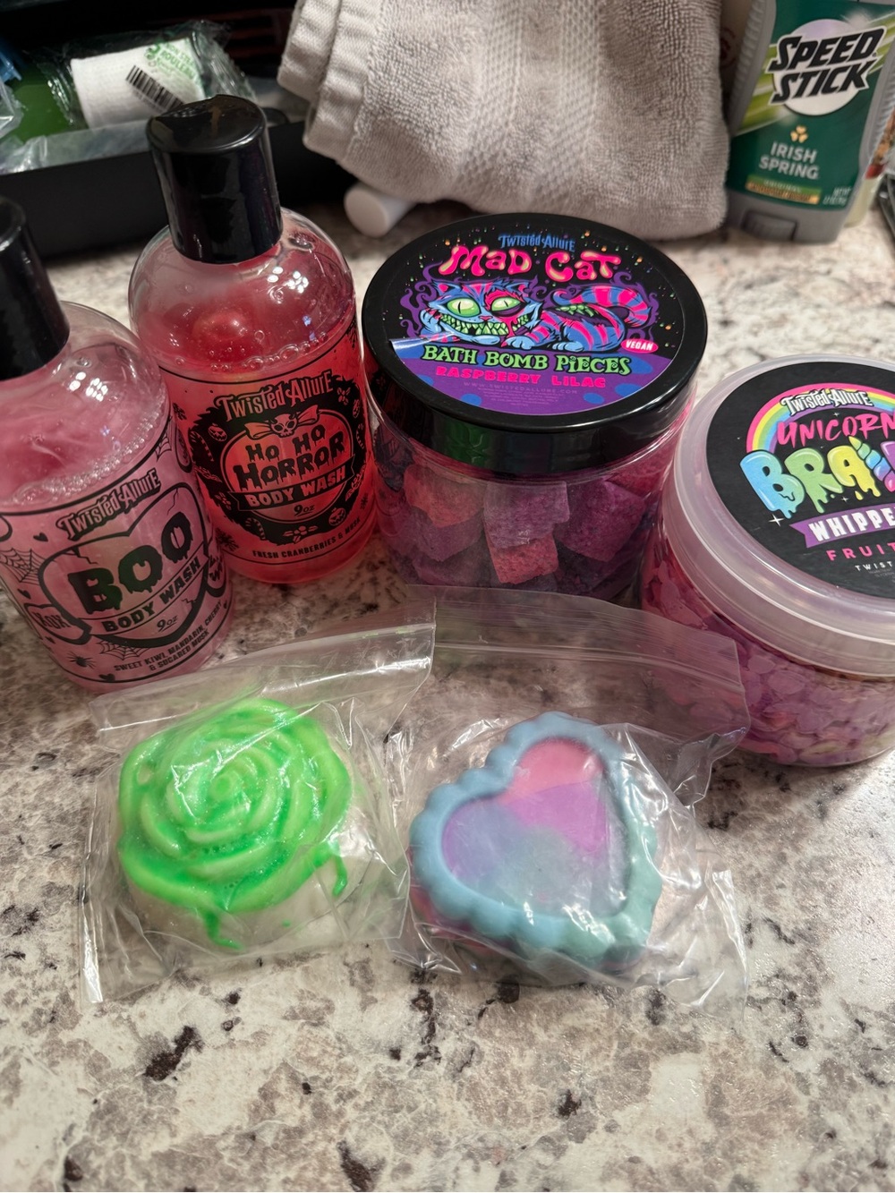 Twisted Allure Multicolor Bath Bombs & Pink Body Wash Set